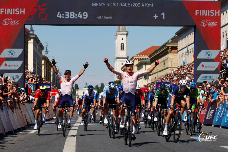 European Championships Munich 2022 - 2022 UEC Road Elite European Championships - Men's Road Race - 14/08/2022 - Fabio Jakobsen (NED) - Arnaud Demare (FRA) - Tim Merlier (BEL) - photo Luca Bettini/UEC/SprintCyclingAgency?2022